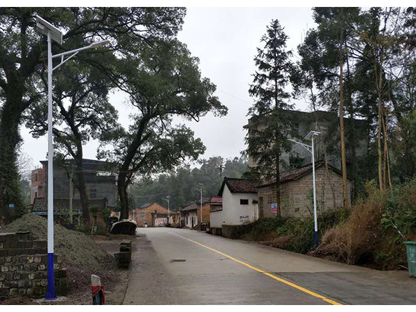 正翔照明太陽(yáng)能路燈