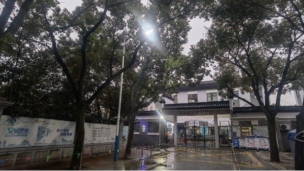 中山小學(xué)安裝LED路燈，照亮了回家的路